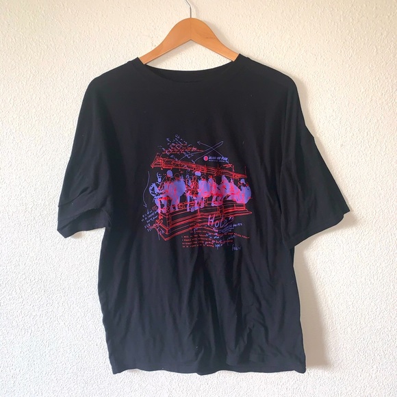 Graphic design tee - Picture 1 of 4